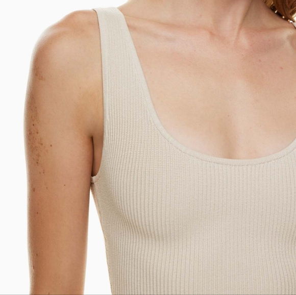 COPY - BabatonSculpt Knit Scoopneck Cropped Tank - Picture 2 of 5